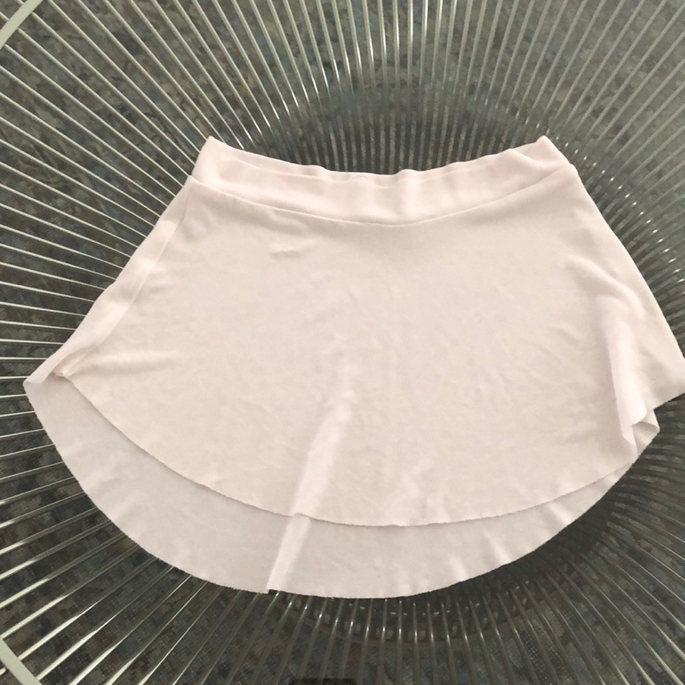 White bullet pointe ballet skirt. For over a leotard. Size women’s xxs.